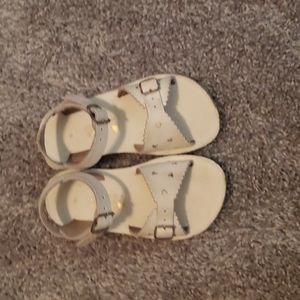 Sun-San Sweetheart Sandals. Toddler Girls Size 9 White